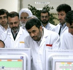 Ahmadinejad visits Natanz